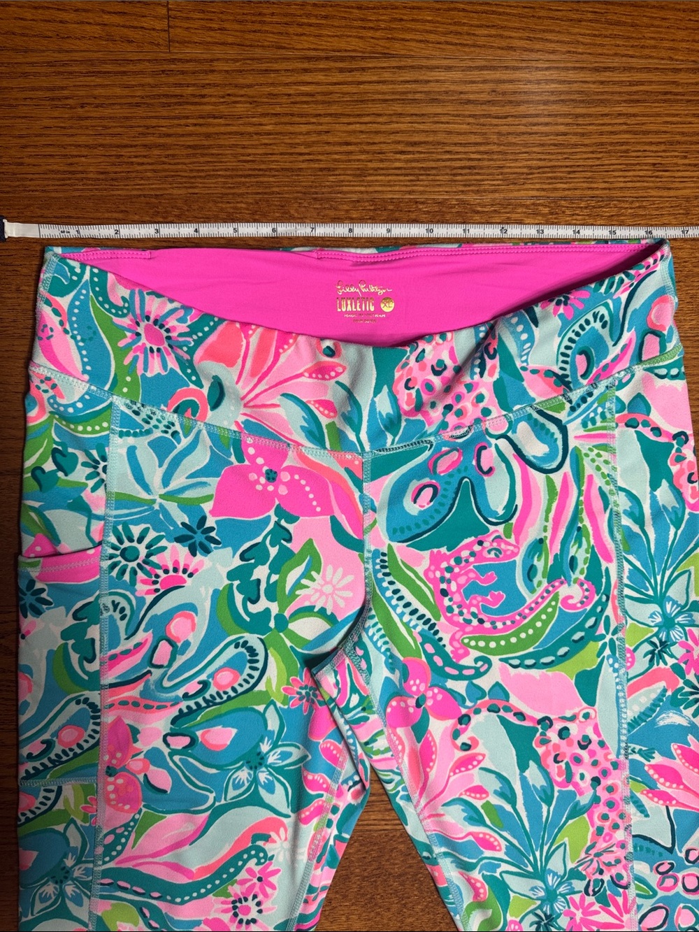 XL Lilly Pulitzer Luxletic weekender crop Leggings in Golden Hour - Picture 4 of 7